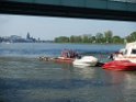 Motor Segelboot mit Motorschaden trieb gegen Alte Liebe bei Koeln Rodenkirchen P044